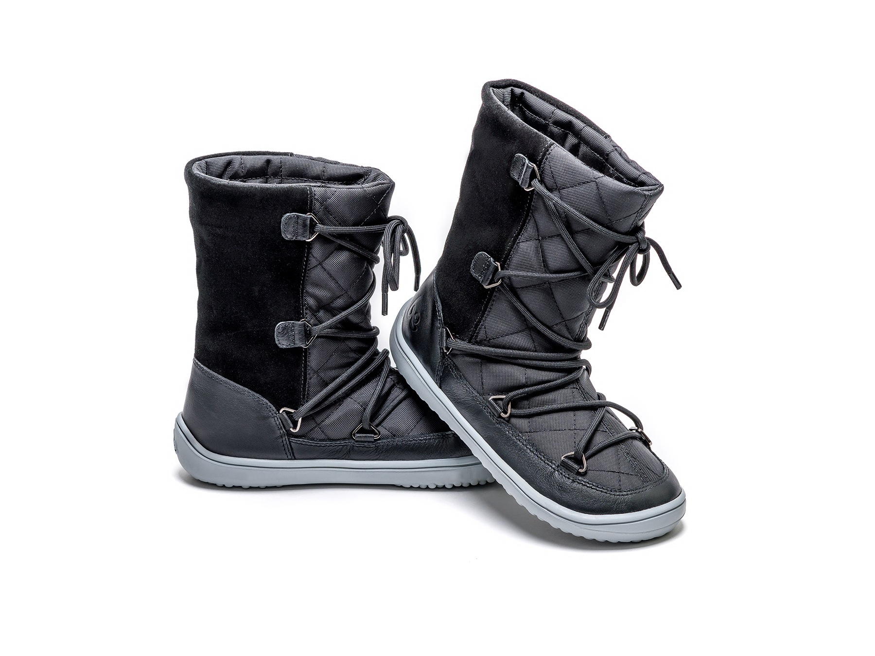 Detské zimné barefoot topánky Be Lenka Snowfox Kids - Black.
Snehule Be Lenka Snowfox Kids udržia nohy vašich detí v teplúčku a pohodlí aj počas treskúcej zimy.
Špička je dostatočne široká a zabezpečuje tak dosť miesta pre prsty.
Hlavné atribúty barefoot obuvi- Široký priestor pre prsty- Tenká a flexibilná podrážka- Päta a špička sú v jednej rovine- Ľahká obuv

Druh obuvi: vychádzková obuv
