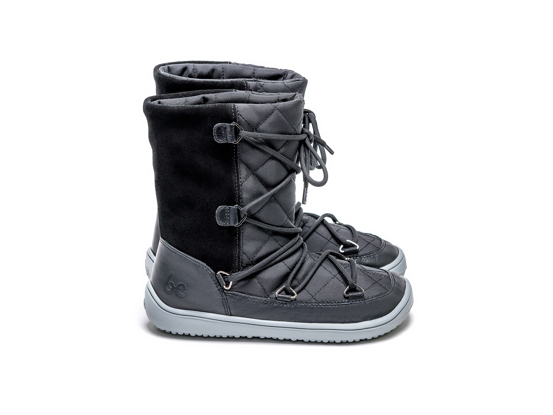 Detské zimné barefoot topánky Be Lenka Snowfox Kids - Black.
Snehule Be Lenka Snowfox Kids udržia nohy vašich detí v teplúčku a pohodlí aj počas treskúcej zimy.
Špička je dostatočne široká a zabezpečuje tak dosť miesta pre prsty.
Hlavné atribúty barefoot obuvi- Široký priestor pre prsty- Tenká a flexibilná podrážka- Päta a špička sú v jednej rovine- Ľahká obuv

Druh obuvi: vychádzková obuv