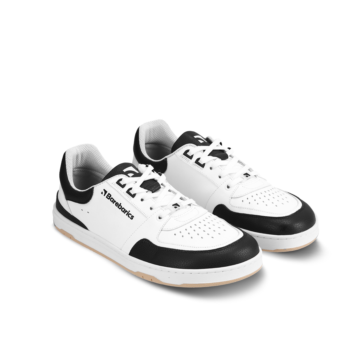Barefoot tenisky Barebarics Wave - White & Black.
  Zvršok sa skladá z kvalitnej hladkej kože nappa; Ide o materiál, ktorý má výbornú odolnosť voči vlhkosti a ľahko sa ošetruje  Podšívka je vyrobená z technickej textílie Dermodry Coolmax®, ktorá zabezpečuje kontinuálny odvod vlhkosti; Tento typ podšívky urýchľuje proces odvodu a absorpcie potu, vďaka čomu ostáva koža suchá; Zároveň ide o mäkký, ľahký a priedušný materiál, ktorý sa používa pri výrobe prestížnych modelov obuvi a prechádza najnáročnejšími skúškami technickej kvality v nezávislých laboratóriach  Podošva je zhotovená z jemnej syntetickej gumy s vysokou odolnosťou voči opotrebeniu; Podošva Retro je inšpirovaná umením a pouličnými športami z konca 20.
Barefoot vlastnosti
  Anatomický tvar - Teniska rešpektuje tvar chodidiel.
Viac info
  vychádzková obuv  moderný mestský dizajn  navrhnuté a ručne vyrobené v Európskej únii, z lokálnych udržateľných materiálov  vynikajúca odolnosť a farebná stálosť materiálov  technológia Dermodry Coolmax® pre kontinuálny odvod vlhkosti  dostupné v číslach: 36-47 (podľa európskeho merania)EAN/SKU: %eanorsku%