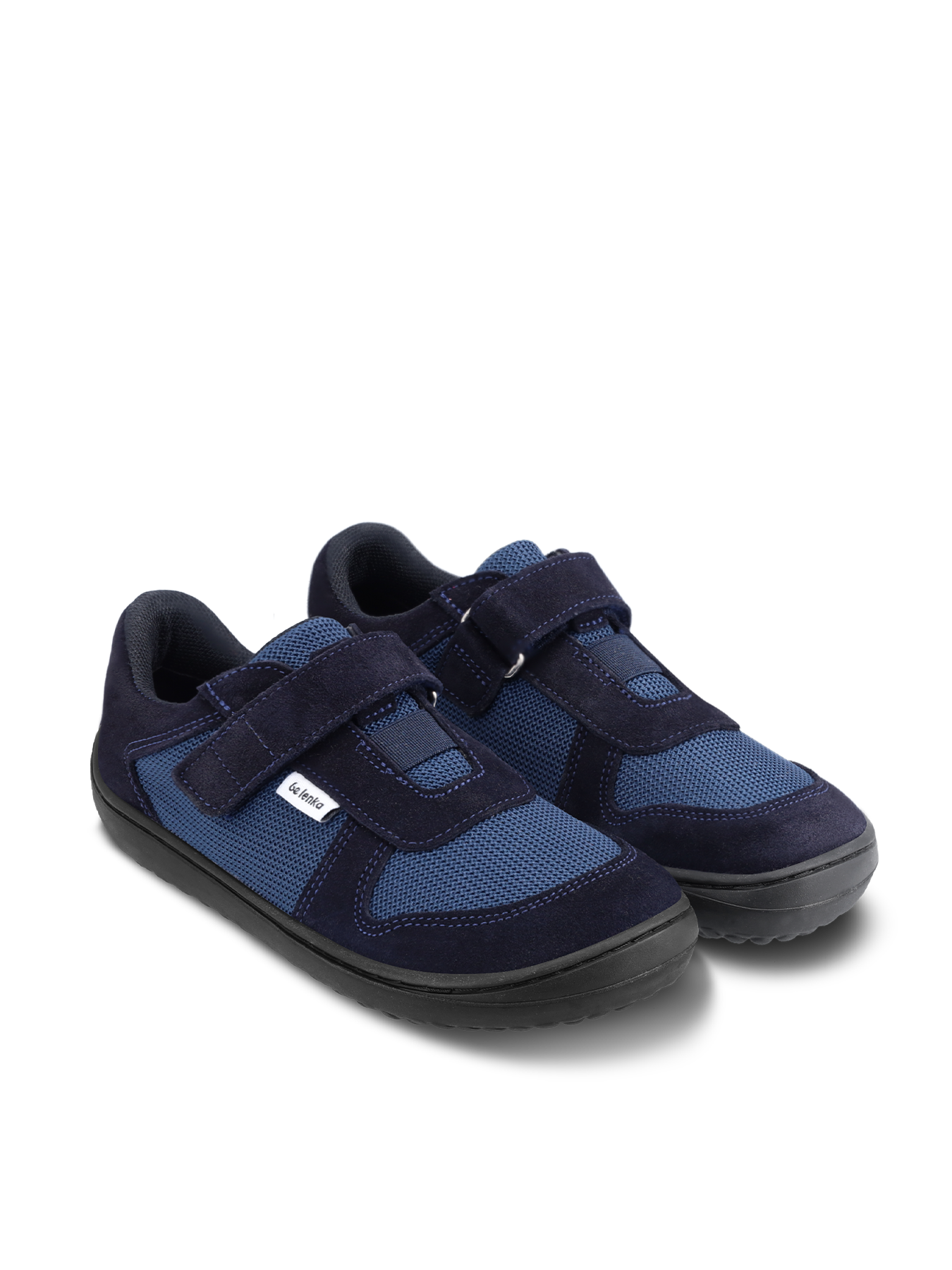 Detské barefoot tenisky Be Lenka Joy - Dark Blue & Black.
  barefoot topánky dokonale napodobňujú chodenie naboso, presne tak, ako to vymyslela príroda  prešitá podošva pre dlhšiu životnosť  podošva KidsComfort vďaka svojim výstupkom zaručuje dokonalú stabilitu a kontrolu kroku  praktické obúvanie vďaka suchému zipsu  ľahká nízka obuv s hravou kombináciou kože a textilu  vyberateľná stielka skvelo odvádzajúca vlhkosť
Výhody barefoot topánok
  ultra flexibilná podrážka  zero drop: päta a špička v jednej rovine pre správne držanie tela  priestranná špička pre vaše prsty  ľahká obuv
Typ obuvi: vychádzková obuv