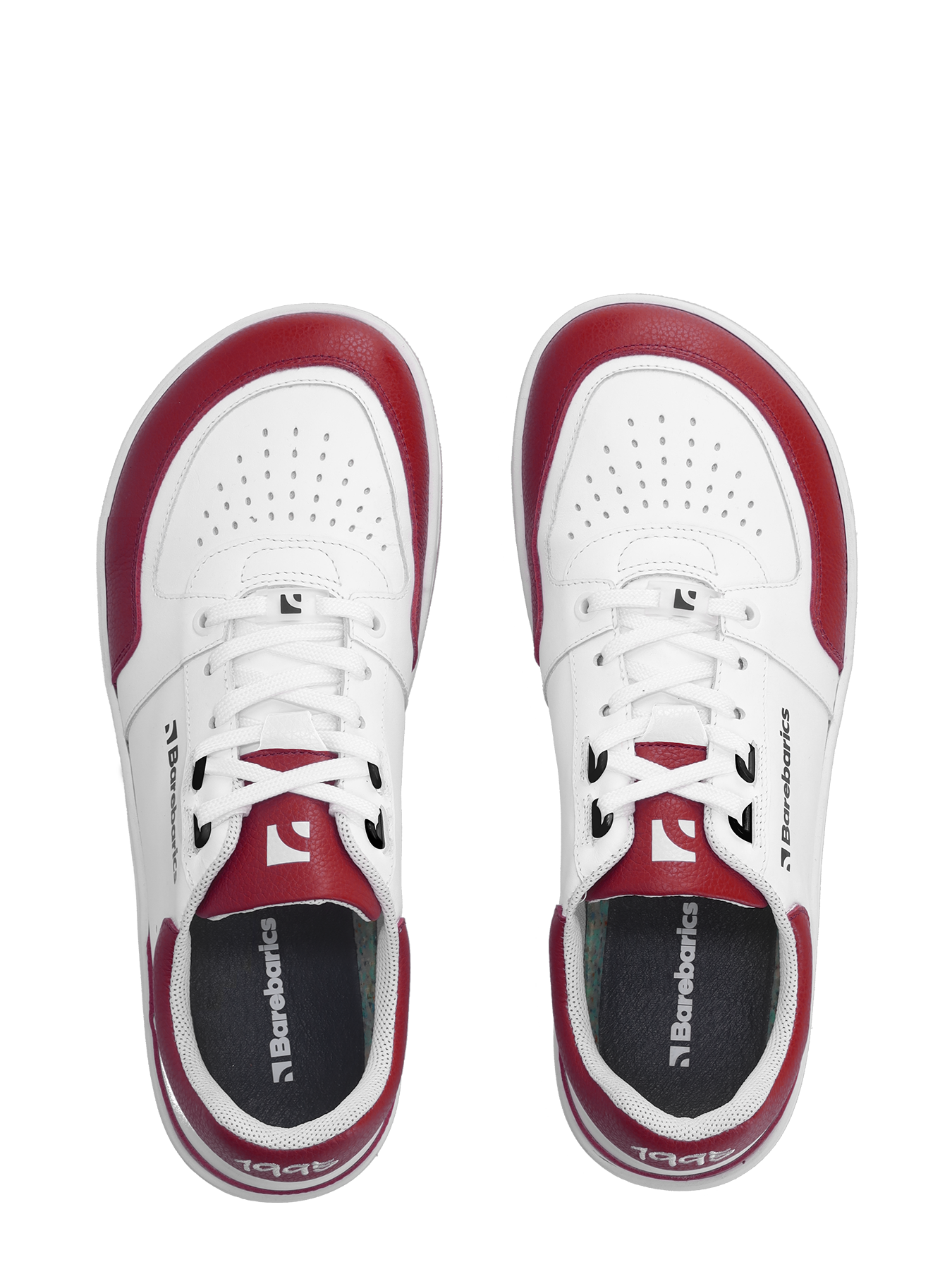 Barefoot tenisky Barebarics Wave - White & Crimson Red.
  Zvršok sa skladá z kvalitnej hladkej kože nappa; Ide o materiál, ktorý má výbornú odolnosť voči vlhkosti a ľahko sa ošetruje  Podšívka je vyrobená z technickej textílie Dermodry Coolmax®, ktorá zabezpečuje kontinuálny odvod vlhkosti; Tento typ podšívky urýchľuje proces odvodu a absorpcie potu, vďaka čomu ostáva koža suchá; Zároveň ide o mäkký, ľahký a priedušný materiál, ktorý sa používa pri výrobe prestížnych modelov obuvi a prechádza najnáročnejšími skúškami technickej kvality v nezávislých laboratóriach  Podošva je zhotovená z jemnej syntetickej gumy s vysokou odolnosťou voči opotrebeniu; Podošva Retro je inšpirovaná umením a pouličnými športami z konca 20.
Barefoot vlastnosti
  Anatomický tvar - Teniska rešpektuje tvar chodidiel.
Viac info
  vychádzková obuv  moderný mestský dizajn  navrhnuté a ručne vyrobené v Európskej únii, z lokálnych udržateľných materiálov  vynikajúca odolnosť a farebná stálosť materiálov  technológia Dermodry Coolmax® pre kontinuálny odvod vlhkosti  dostupné v číslach: 36-47 (podľa európskeho merania)EAN/SKU: %eanorsku%